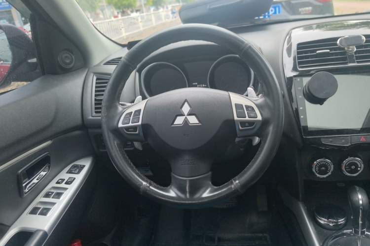 Used Mitsubishi ASX 2013 2.0L CVT Four-Wheel Drive Premium Edition Steering Wheel