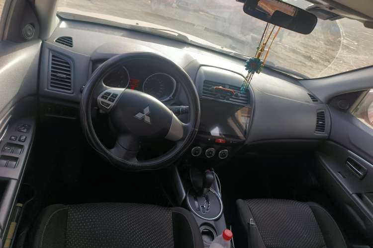 Used Mitsubishi ASX 2013 2.0L CVT Two-Wheel Drive Elite Edition Steering Wheel