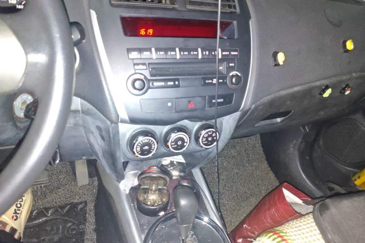 Used Mitsubishi ASX 2013 2.0L CVT Two-Wheel Drive Elite Edition Audio And AC Panel