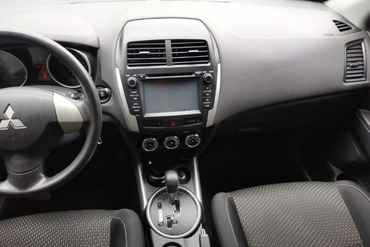 Used Mitsubishi ASX 2013 2.0L CVT Two-Wheel Drive Elite Edition Audio And AC Panel
