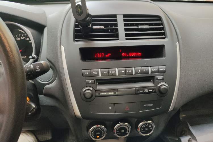 Used Mitsubishi ASX 2013 2.0L CVT Two-Wheel Drive Elite Edition Audio And AC Panel