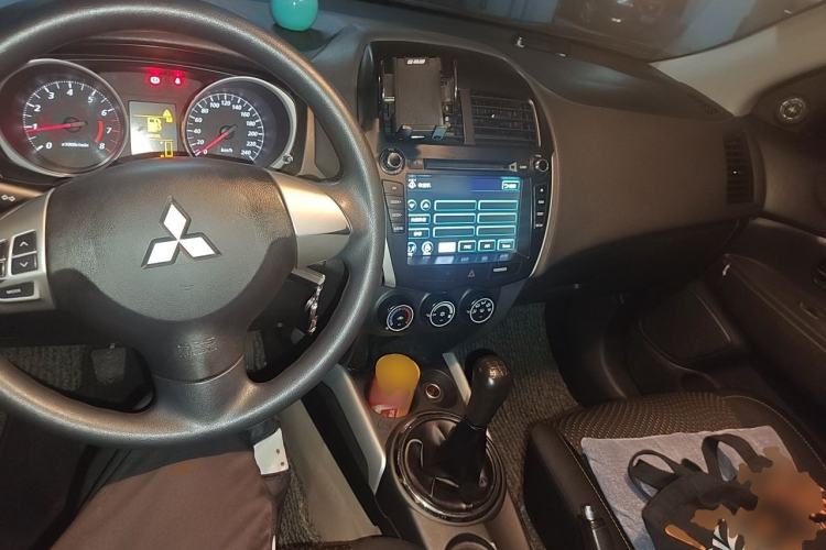 Used Mitsubishi ASX 2013 1.6L Manual Two-Wheel Drive Standard Edition Center Console