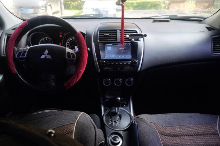 Used Mitsubishi ASX 2013 2.0L CVT Four-Wheel Drive Premium Edition Center Console