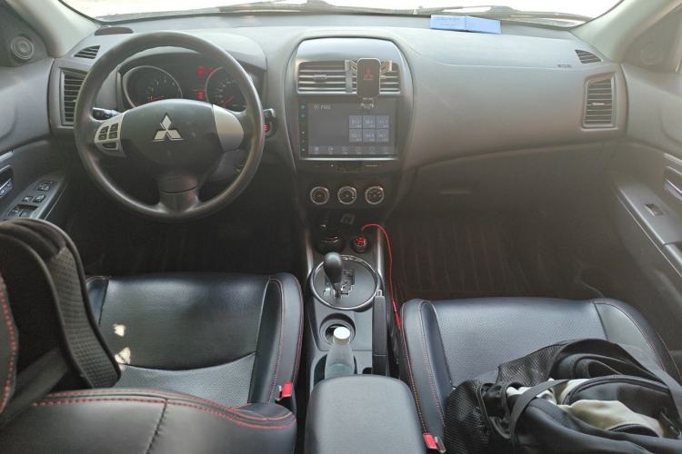 Used Mitsubishi ASX 2013 2.0L CVT Two-Wheel Drive Elite Edition Center Console