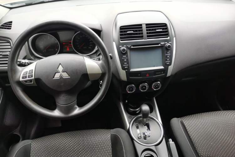Used Mitsubishi ASX 2013 2.0L CVT Two-Wheel Drive Elite Edition Center Console