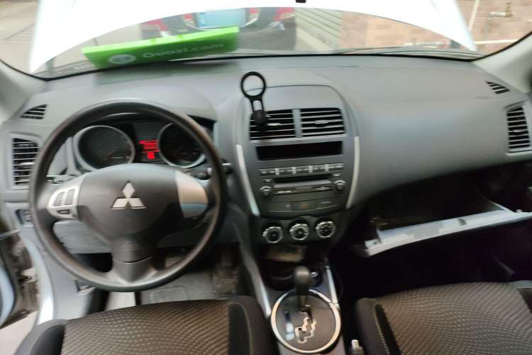 Used Mitsubishi ASX 2013 2.0L CVT Two-Wheel Drive Elite Edition Center Console