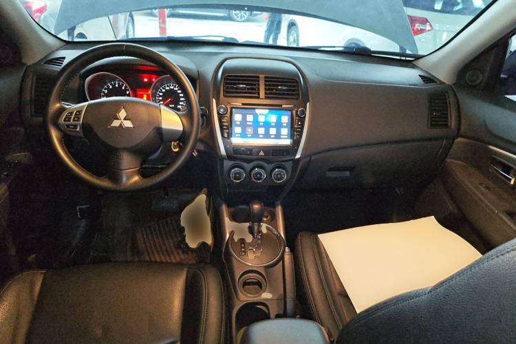 Used Mitsubishi ASX 2013 2.0L CVT Two-Wheel Drive Elite Edition Center Console