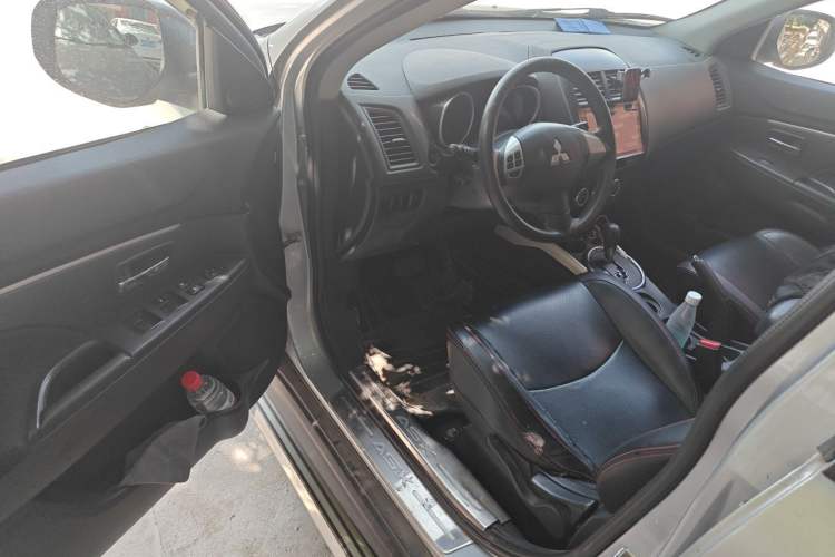 Used Mitsubishi ASX 2013 2.0L CVT Two-Wheel Drive Elite Edition Driver Seat