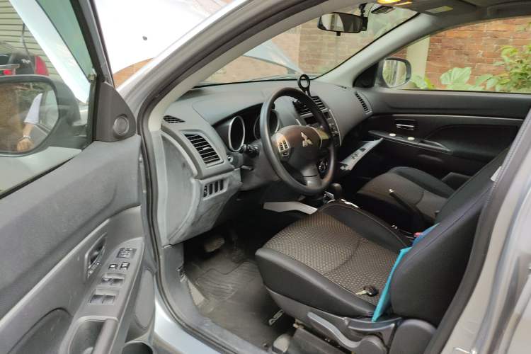 Used Mitsubishi ASX 2013 2.0L CVT Two-Wheel Drive Elite Edition Driver Seat