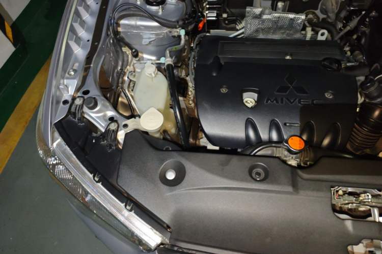 Used Mitsubishi ASX 2013 2.0L CVT Two-Wheel Drive Luxury Edition Engine Bay Right