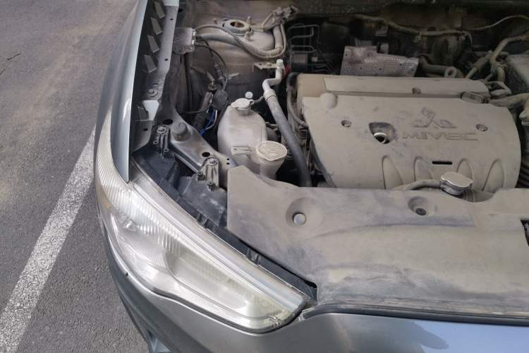 Used Mitsubishi ASX 2013 2.0L CVT Four-Wheel Drive Premium Edition Engine Bay Right