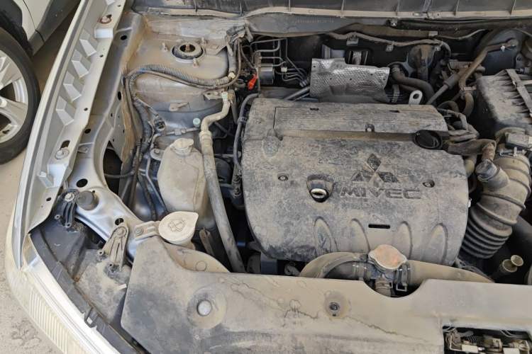 Used Mitsubishi ASX 2013 2.0L CVT Two-Wheel Drive Elite Edition Engine Bay Right