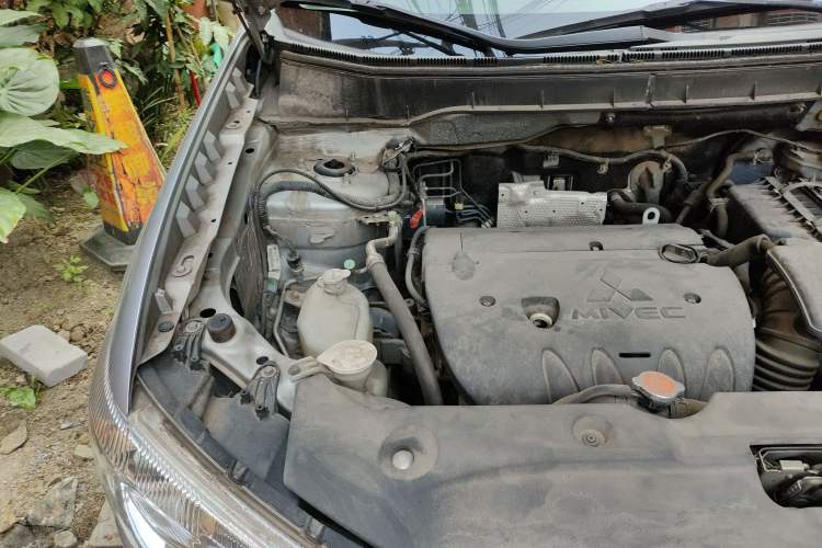 Used Mitsubishi ASX 2013 2.0L CVT Two-Wheel Drive Elite Edition Engine Bay Right