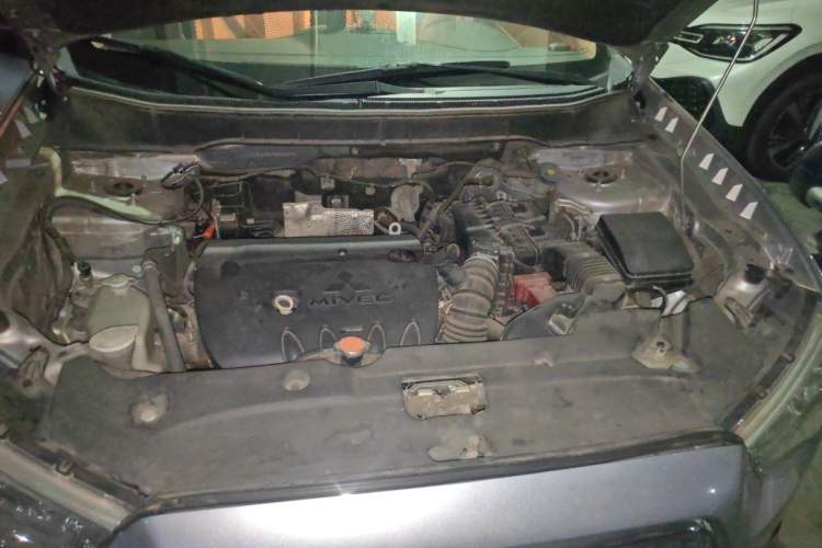Used Mitsubishi ASX 2013 2.0L CVT Two-Wheel Drive Elite Edition Engine Bay