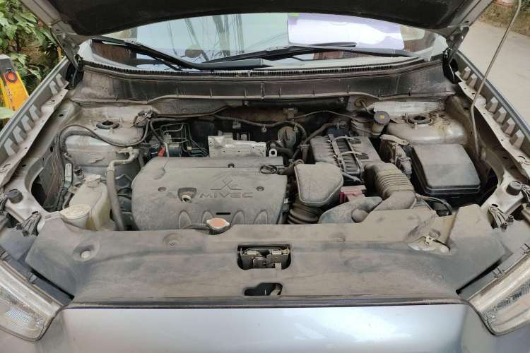 Used Mitsubishi ASX 2013 2.0L CVT Two-Wheel Drive Elite Edition Engine Bay