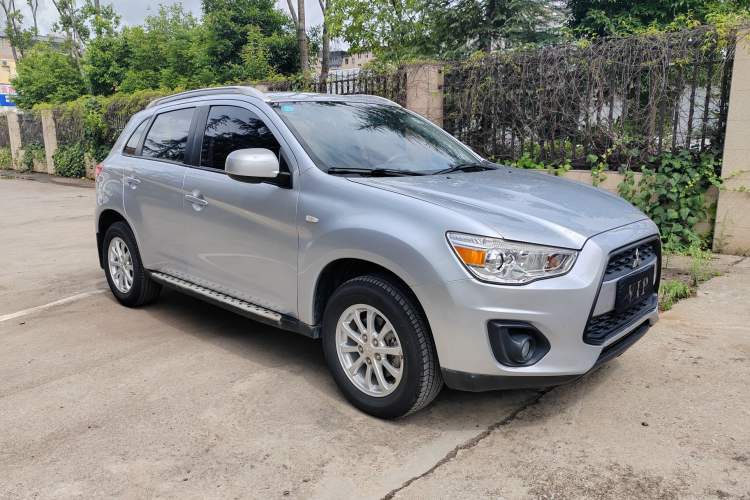 Used Mitsubishi ASX 2013 2.0L CVT Two-Wheel Drive Elite Edition Exterior 5