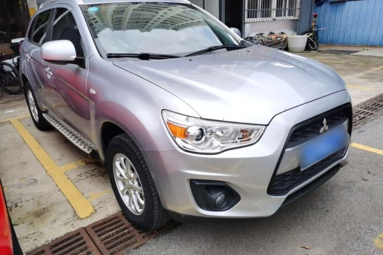 Used Mitsubishi ASX 2013 2.0L CVT Two-Wheel Drive Elite Edition Front Right 45 Deg