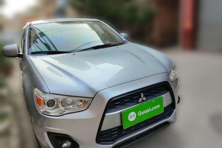 Used Mitsubishi ASX 2013 2.0L CVT Two-Wheel Drive Elite Edition Front Right 45 Deg