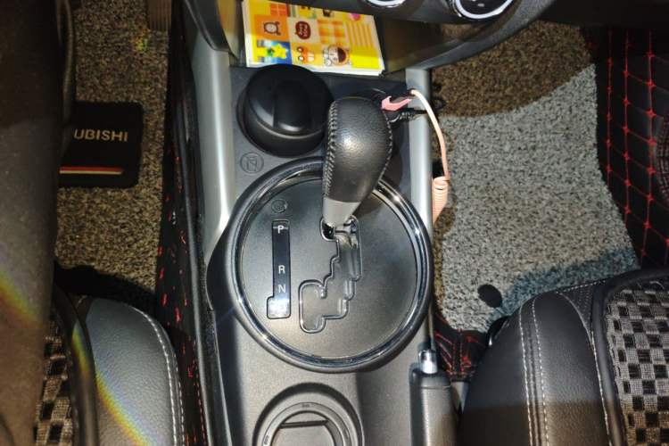 Used Mitsubishi ASX 2013 2.0L CVT Two-Wheel Drive Luxury Edition Gear Lever