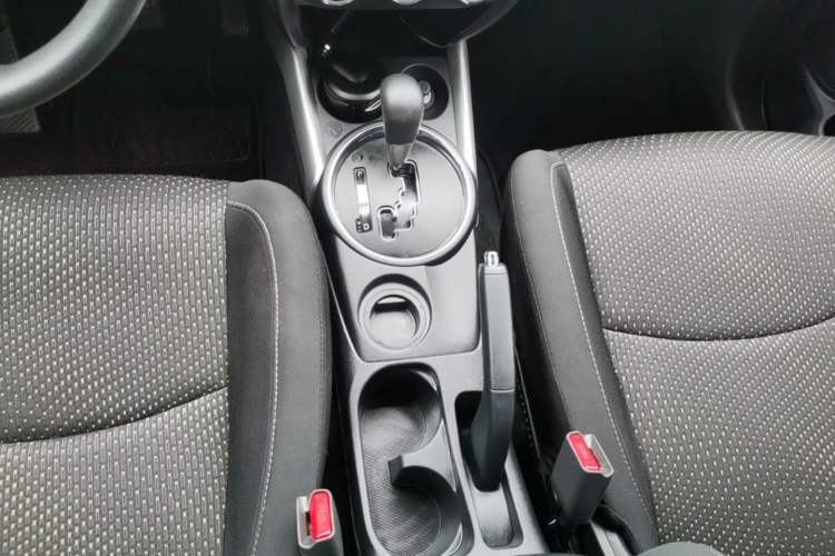 Used Mitsubishi ASX 2013 2.0L CVT Two-Wheel Drive Elite Edition Gear Lever