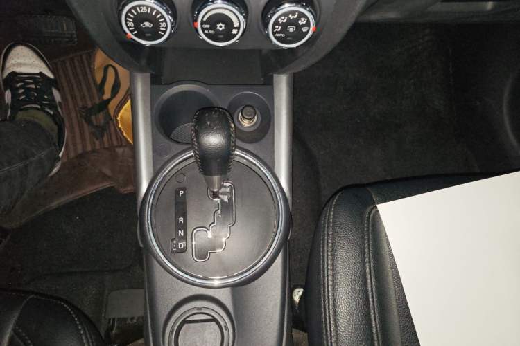 Used Mitsubishi ASX 2013 2.0L CVT Two-Wheel Drive Elite Edition Gear Lever