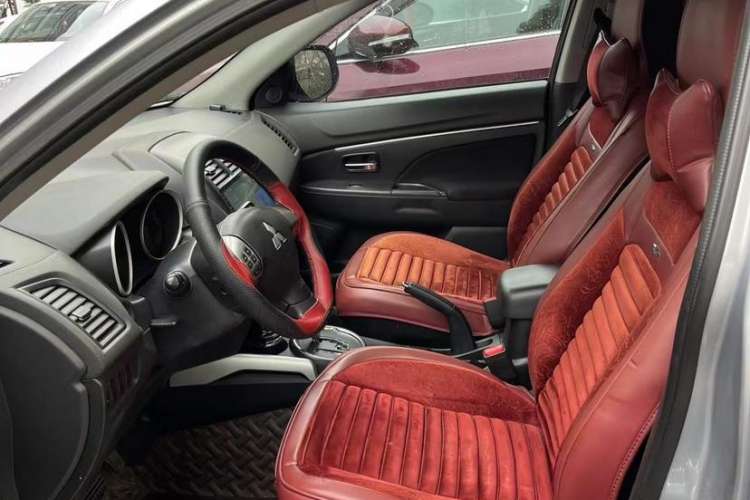 Used Mitsubishi ASX 2013 2.0L CVT Two-Wheel Drive Elite Edition Interior 3