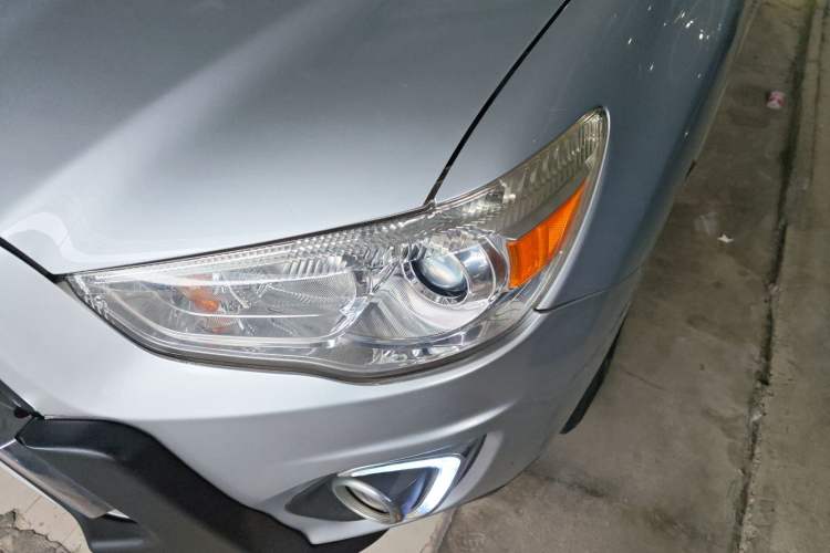 Used Mitsubishi ASX 2013 2.0L CVT Two-Wheel Drive Elite Edition Left Front Headlight