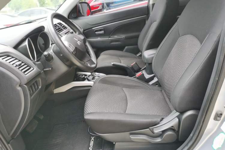 Used Mitsubishi ASX 2013 2.0L CVT Two-Wheel Drive Elite Edition Left Front Seat