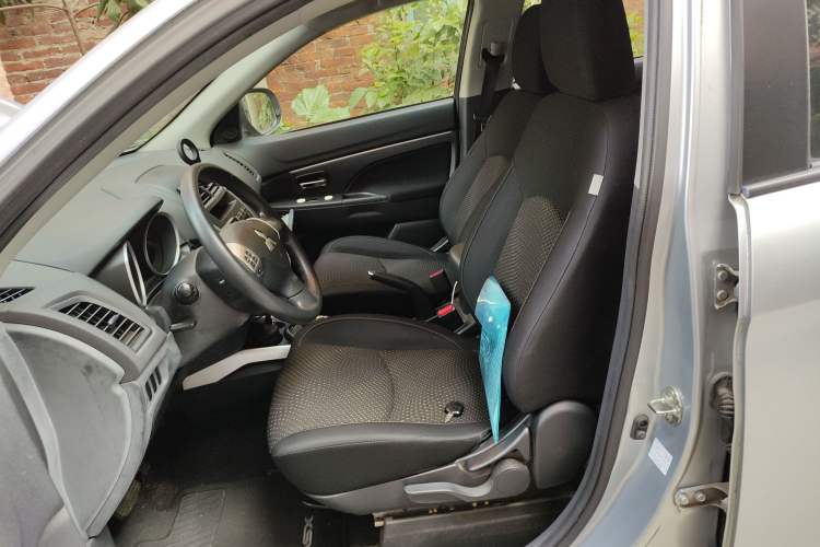 Used Mitsubishi ASX 2013 2.0L CVT Two-Wheel Drive Elite Edition Left Front Seat