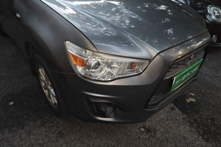 Used Mitsubishi ASX 2013 2.0L Manual Two-Wheel Drive Comfort Edition Right Front Headlight
