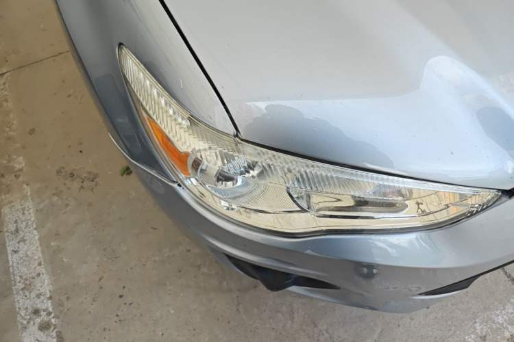 Used Mitsubishi ASX 2013 2.0L CVT Two-Wheel Drive Elite Edition Right Front Headlight