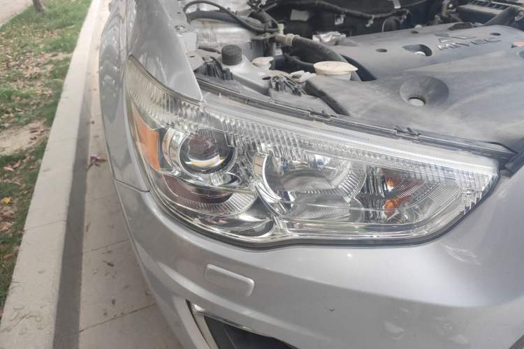Used Mitsubishi ASX 2013 2.0L CVT 4x4 Flagship Edition Right Front Headlight