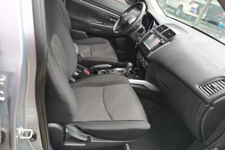 Used Mitsubishi ASX 2013 2.0L CVT Two-Wheel Drive Elite Edition Right Front Seat