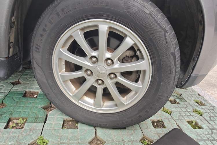 Used Mitsubishi ASX 2013 2.0L Manual Two-Wheel Drive Comfort Edition Right Front Wheel Hub