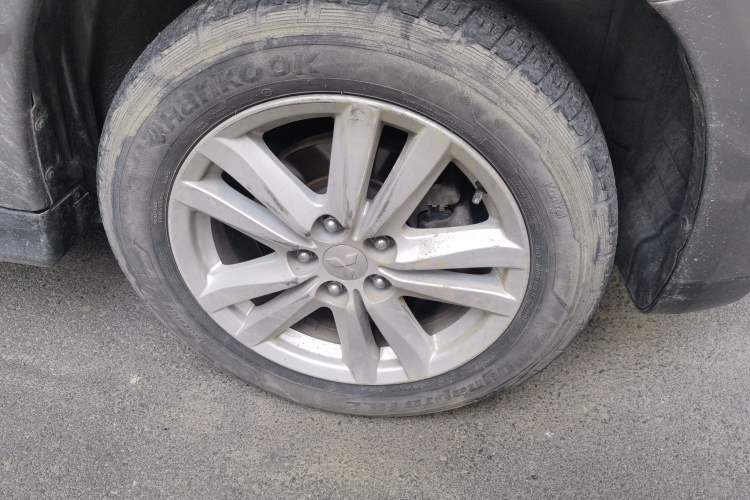 Used Mitsubishi ASX 2013 2.0L CVT Four-Wheel Drive Premium Edition Right Front Wheel Hub