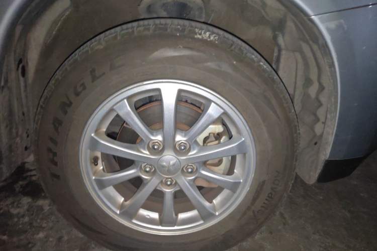 Used Mitsubishi ASX 2013 2.0L CVT Two-Wheel Drive Elite Edition Right Front Wheel Hub