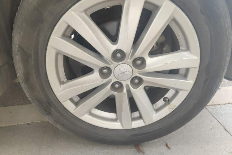 Used Mitsubishi ASX 2013 2.0L CVT 4x4 Flagship Edition Right Front Wheel Hub