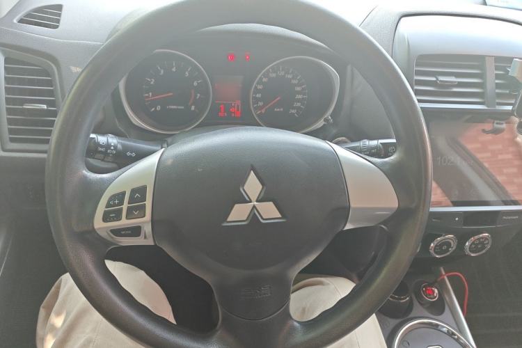 Used Mitsubishi ASX 2013 2.0L CVT Two-Wheel Drive Elite Edition Steering Wheel