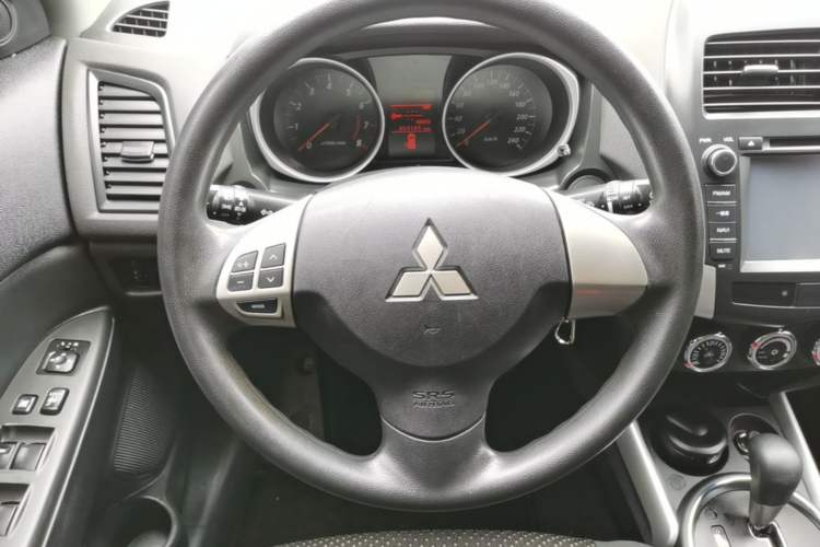 Used Mitsubishi ASX 2013 2.0L CVT Two-Wheel Drive Elite Edition Steering Wheel