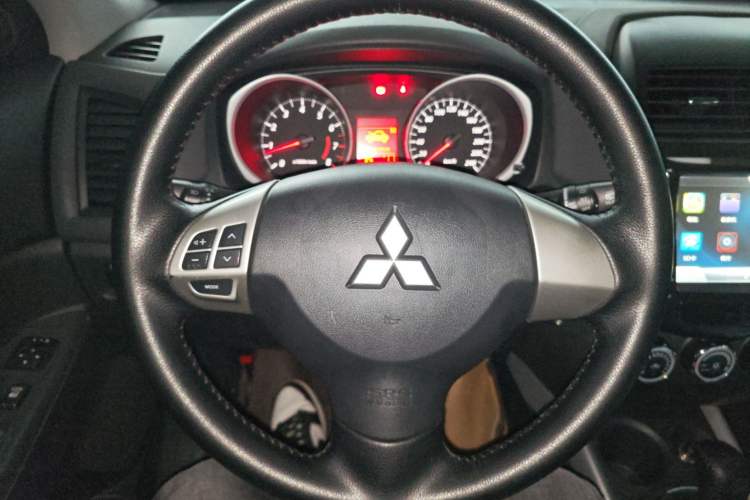 Used Mitsubishi ASX 2013 2.0L CVT Two-Wheel Drive Elite Edition Steering Wheel