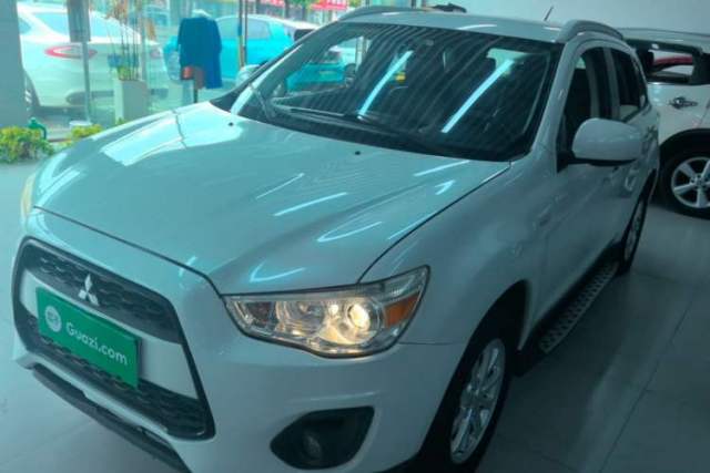 Ojetý Mitsubishi ASX 2013 2.0L CVT Two-Wheel Drive Elite Edition
