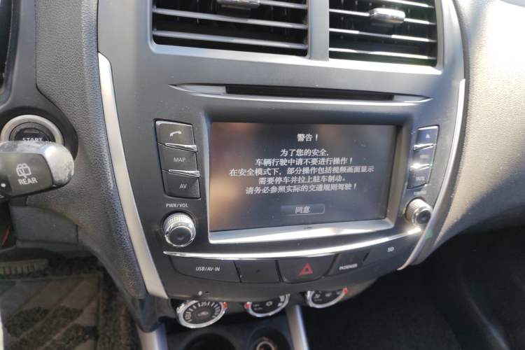 Used Mitsubishi ASX 2013 2.0L CVT 4x4 Flagship Edition Audio And AC Panel