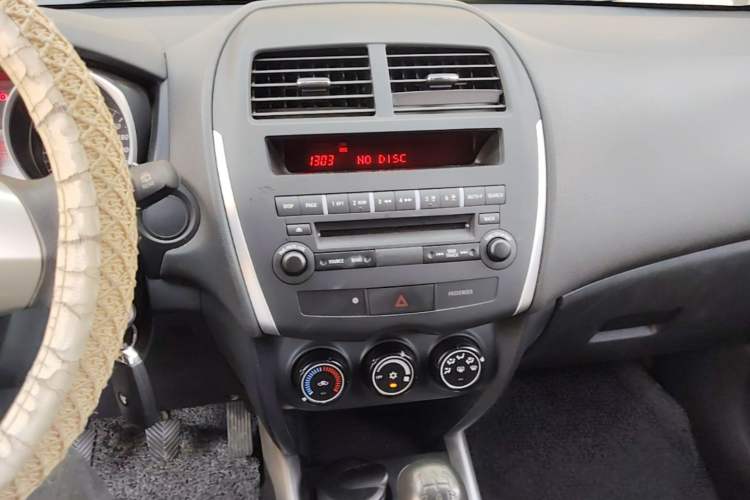 Used Mitsubishi ASX 2013 1.6L Manual Two-Wheel Drive Standard Edition Audio And AC Panel