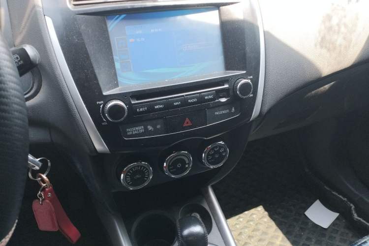 Used Mitsubishi ASX 2013 2.0L CVT Two-Wheel Drive Elite Edition Audio And AC Panel