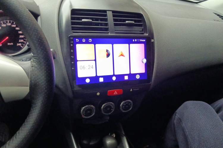 Used Mitsubishi ASX 2013 2.0L CVT Two-Wheel Drive Elite Edition Audio And AC Panel