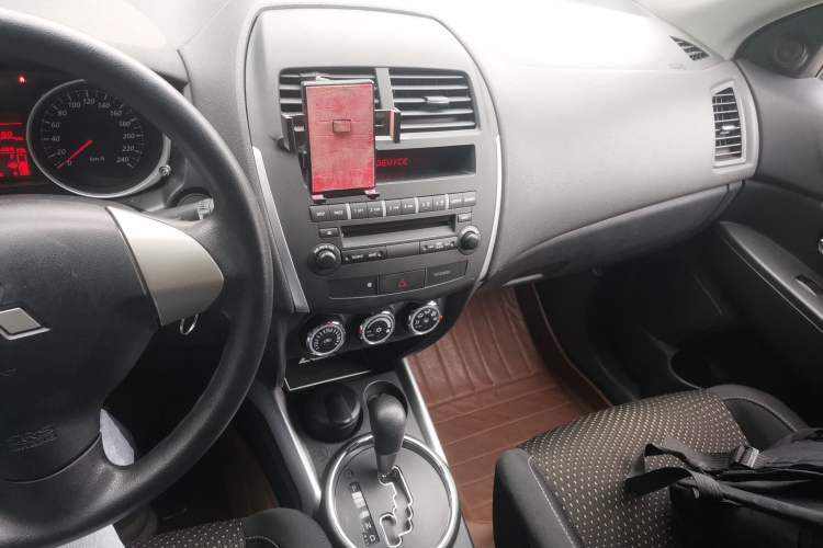 Used Mitsubishi ASX 2013 2.0L CVT Two-Wheel Drive Elite Edition Audio And AC Panel