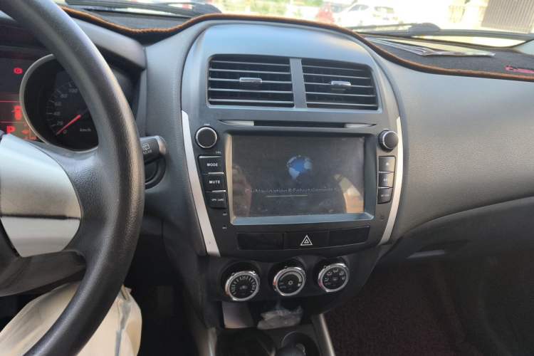 Used Mitsubishi ASX 2013 2.0L CVT Two-Wheel Drive Elite Edition Audio And AC Panel