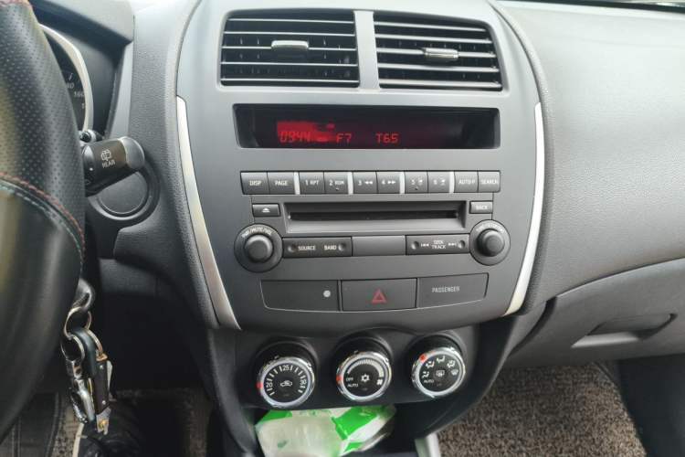 Used Mitsubishi ASX 2013 2.0L CVT Two-Wheel Drive Elite Edition Audio And AC Panel