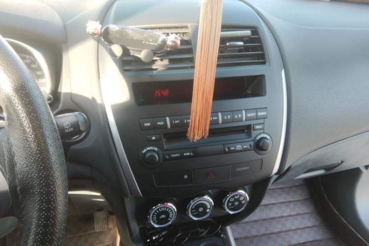 Used Mitsubishi ASX 2013 2.0L CVT Four-Wheel Drive Premium Edition Audio And AC Panel