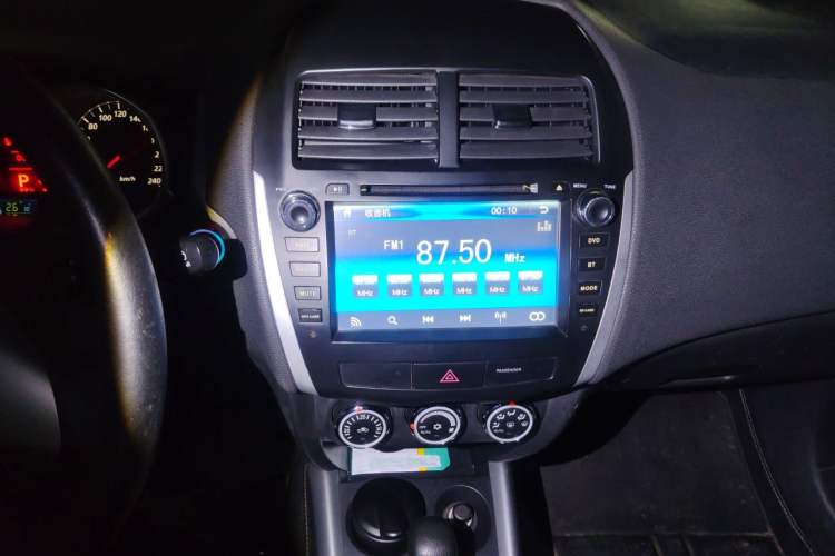 Used Mitsubishi ASX 2013 2.0L CVT Two-Wheel Drive Elite Edition Audio And AC Panel